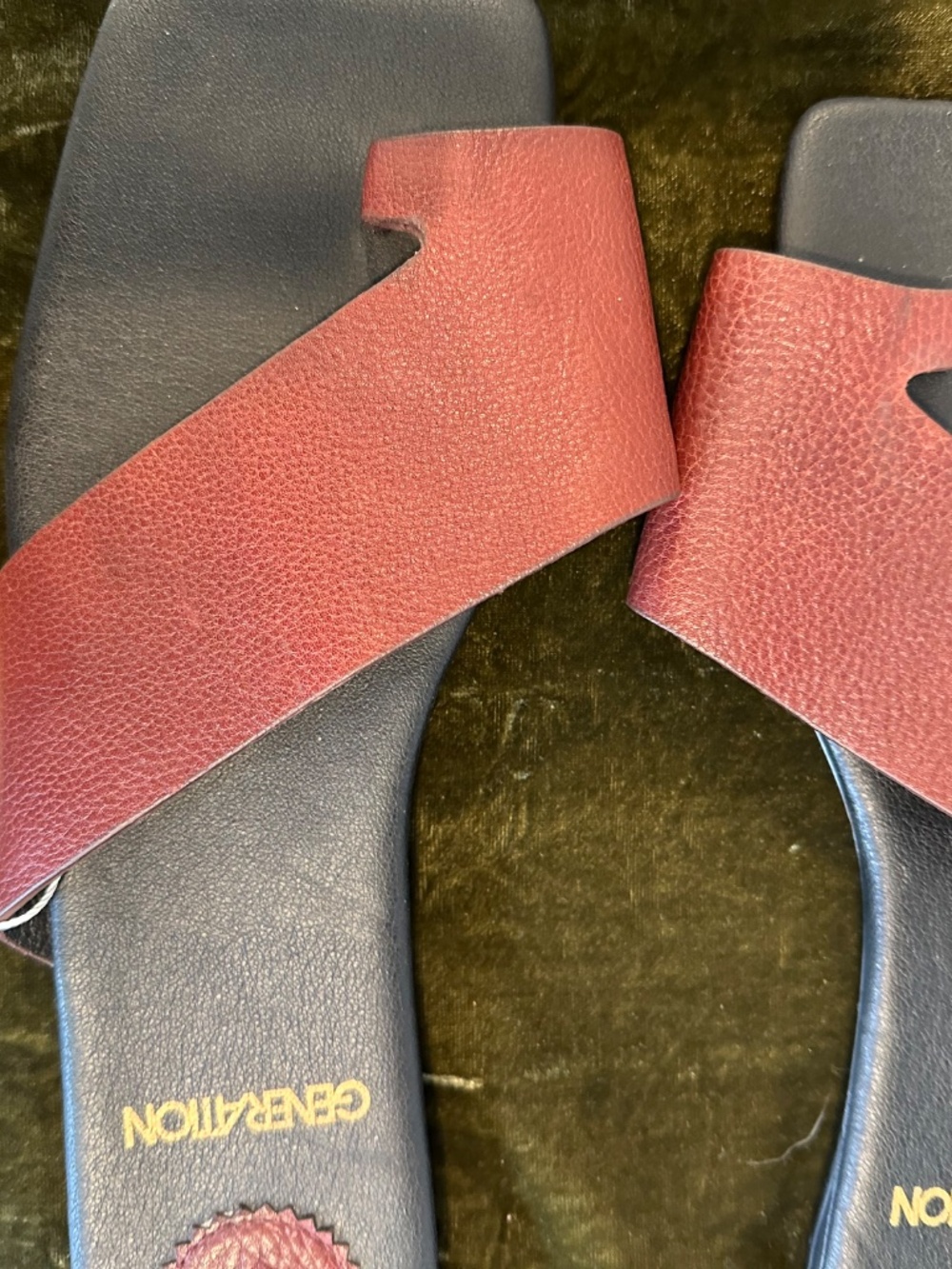 GENERATION ITALIAN LEATHER BORDOT TO-RING FLAT SANDALS. NWT - Picture 2 of 7